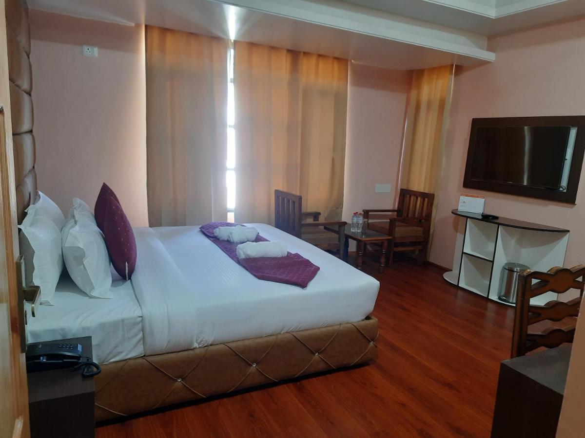 Готель Fair Mount, Airport Road, Humhama Srinagar Екстер'єр фото