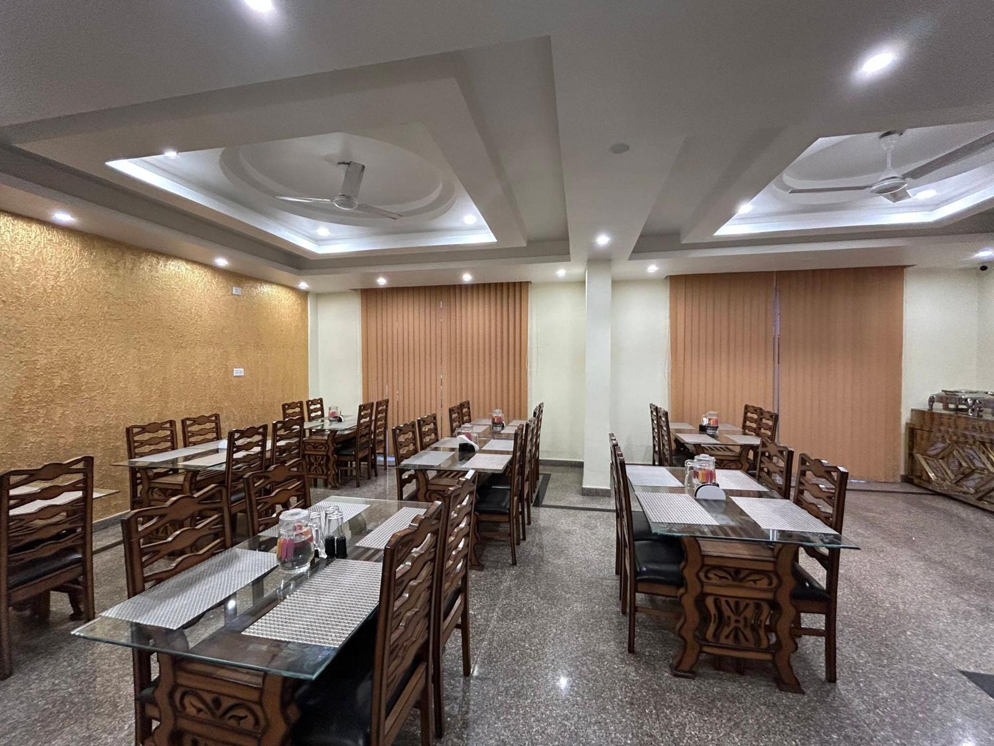 Готель Fair Mount, Airport Road, Humhama Srinagar Екстер'єр фото
