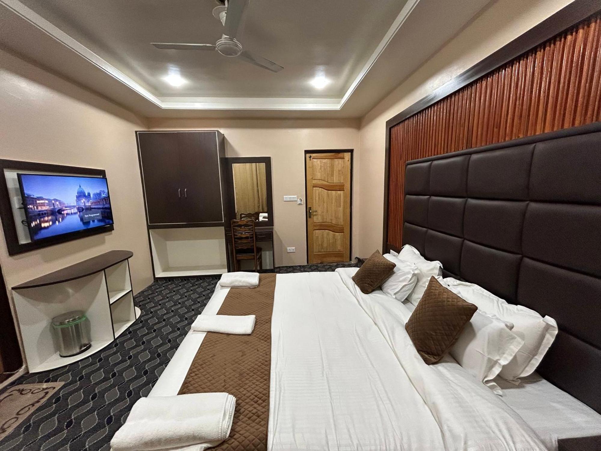 Готель Fair Mount, Airport Road, Humhama Srinagar Номер фото