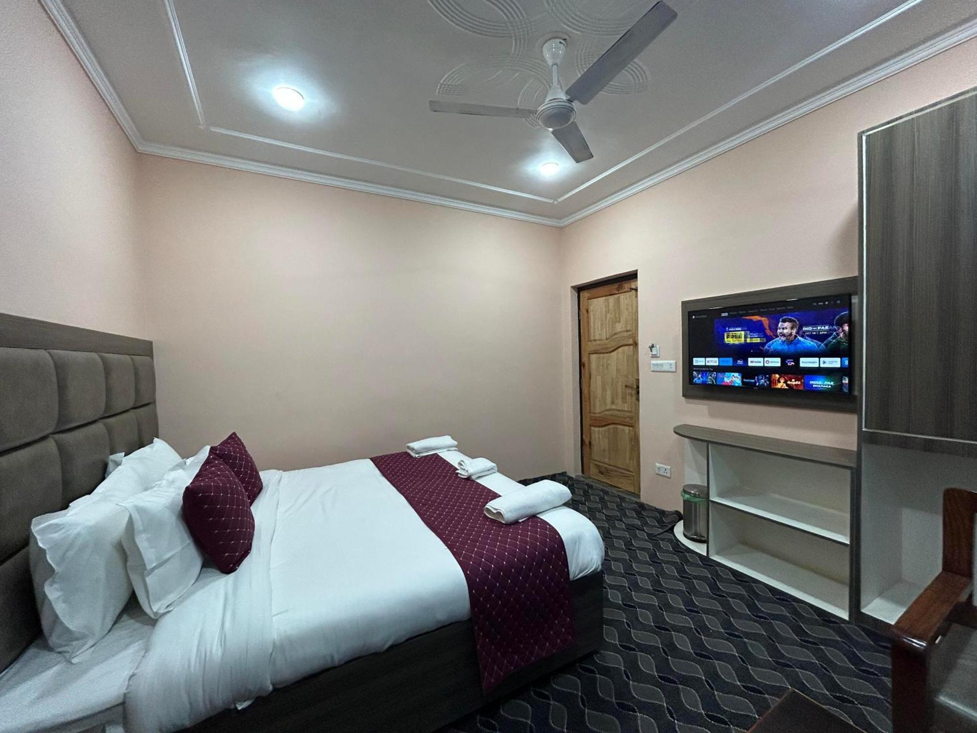 Готель Fair Mount, Airport Road, Humhama Srinagar Номер фото