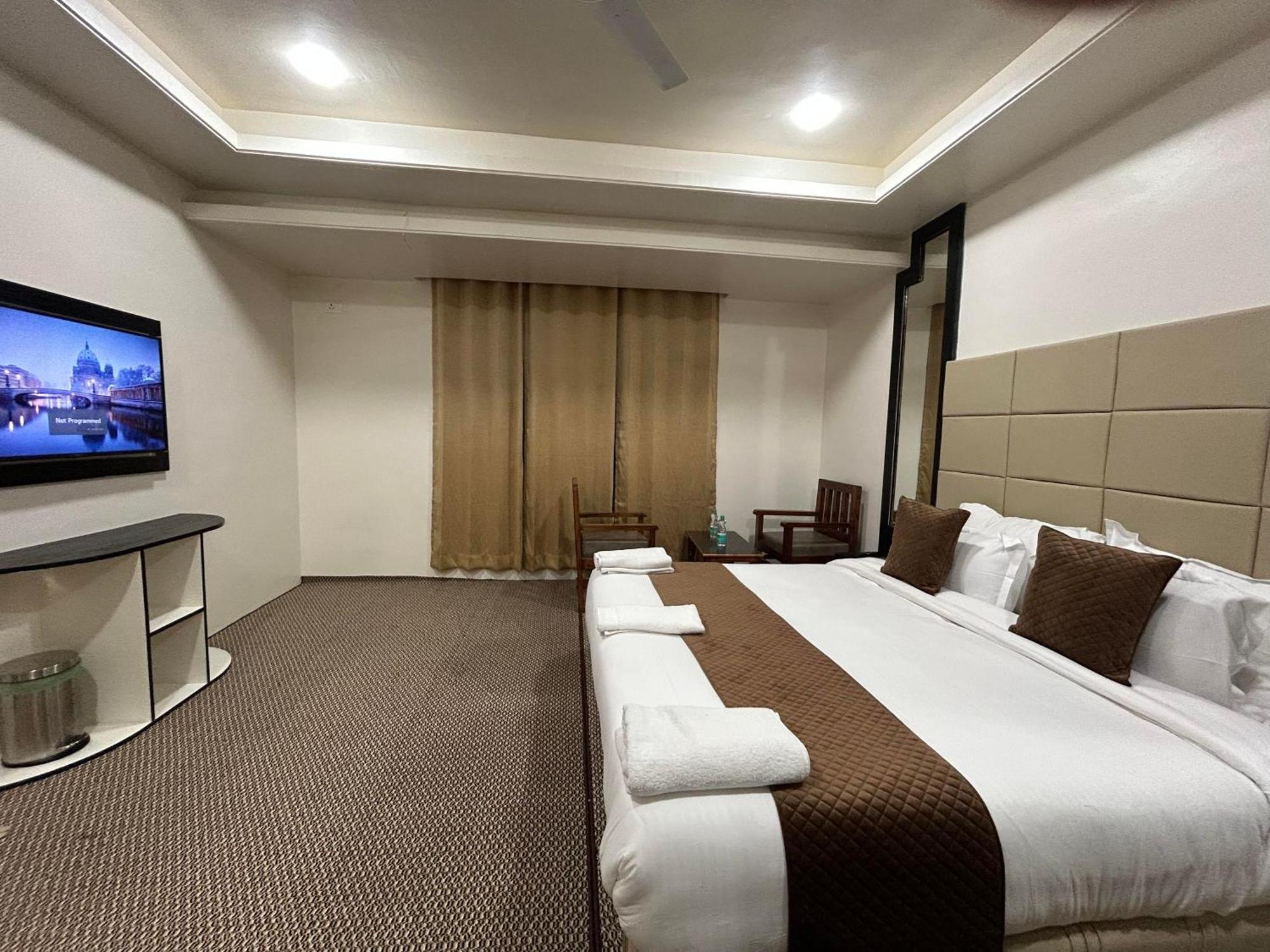 Готель Fair Mount, Airport Road, Humhama Srinagar Номер фото