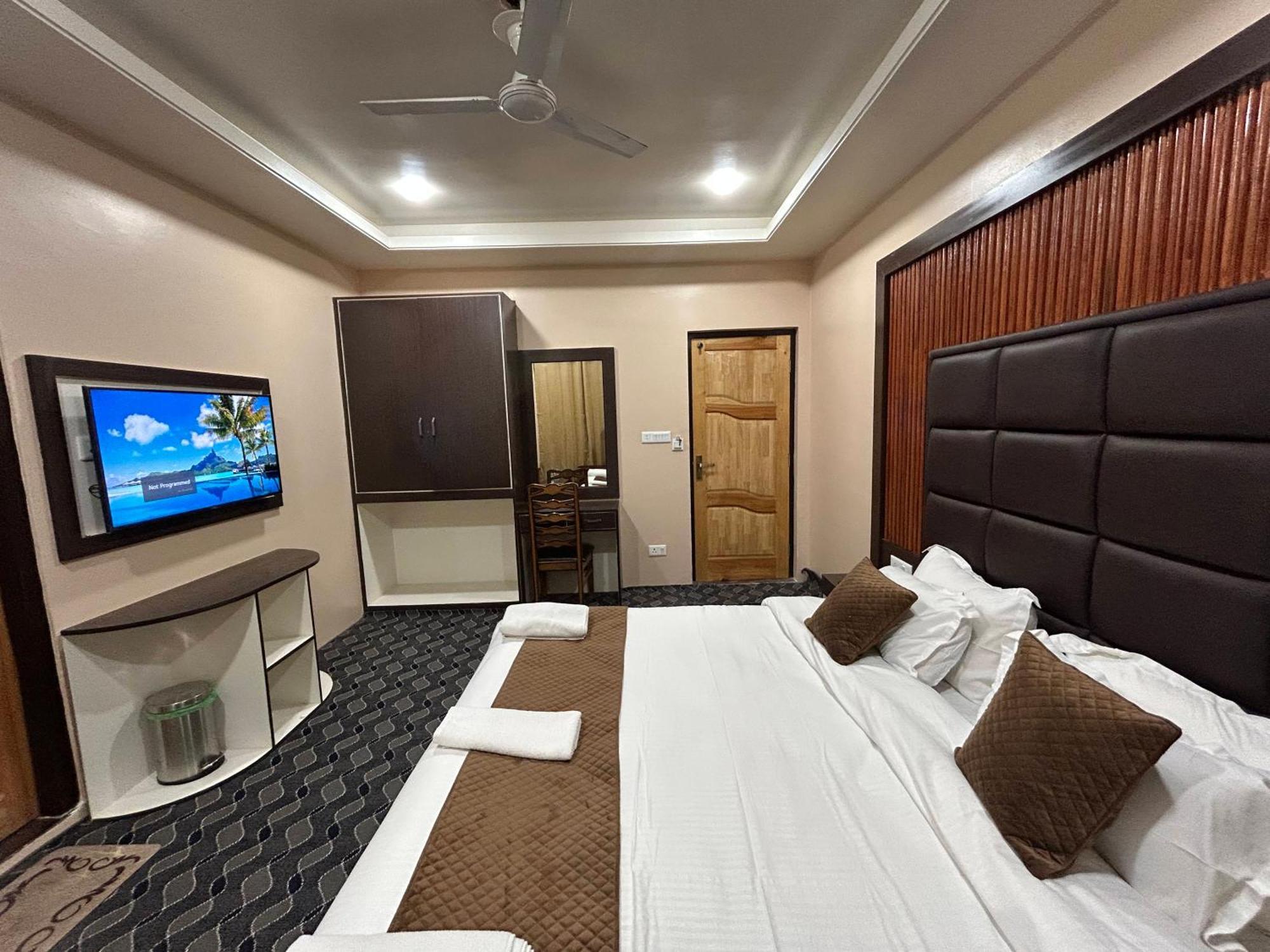 Готель Fair Mount, Airport Road, Humhama Srinagar Номер фото