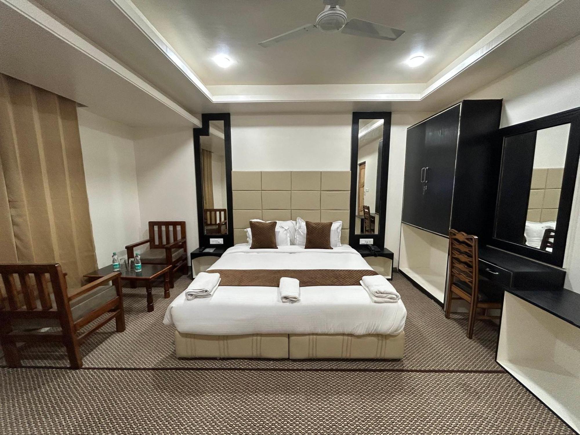 Готель Fair Mount, Airport Road, Humhama Srinagar Номер фото